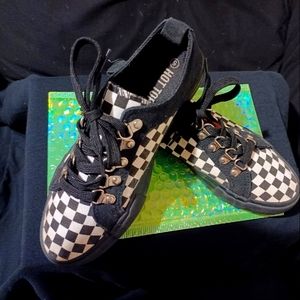 Black & White Checked low top shoes